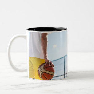 Basketball-Artwork Zweifarbige Tasse