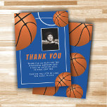 Basketball Ball Sports Geburtstags-Foto Dankeskarte<br><div class="desc">Basketball Ball Sports Geburtstag Foto Danke Karte. Das Design hat einen lustigen Text "Lasst uns es aufhacken" und Basketballbälle auf blauem Hintergrund. Fügen Sie Ihrem Dankeschön Notiz,  Name und Foto.</div>