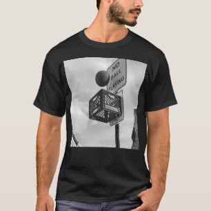 Basketball hält den Klassiker nie auf T-Shirt