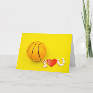 Basketball I Liebe Sie auf gelbem Hintergrund. Karte