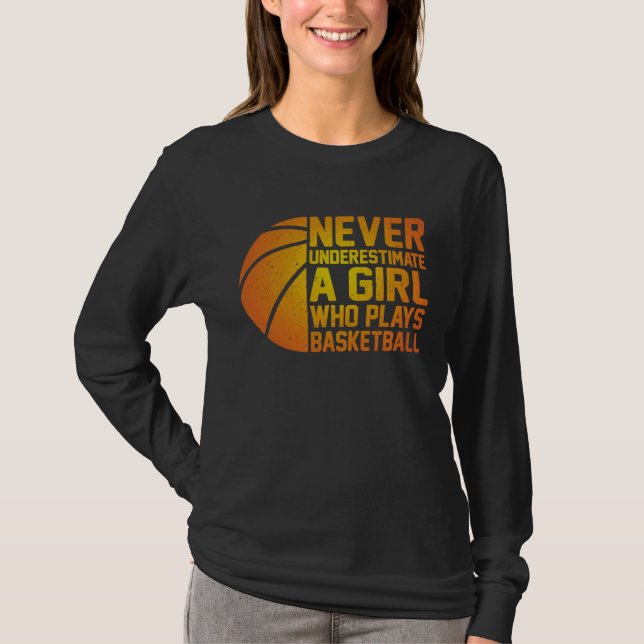 Basketball Never Underestimate A Girl Who Plays Ba T-Shirt (Vorderseite)