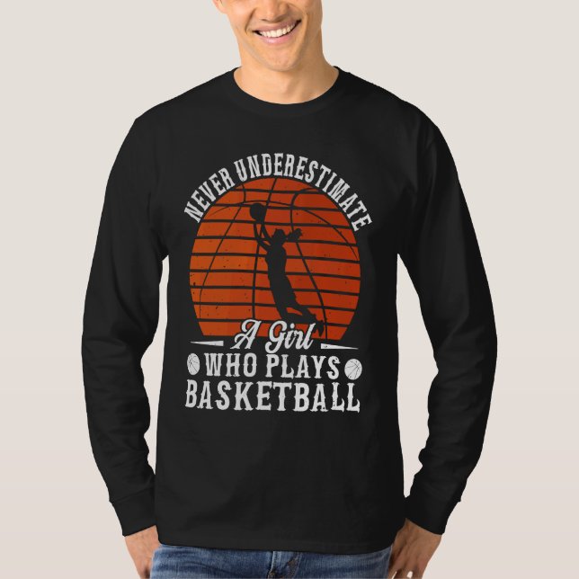 Basketball Never Underestimate A Girl Who Plays Ba T-Shirt (Vorderseite)