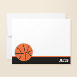 Basketball Personalisiert Flat Mitteilungskarte<br><div class="desc">Unsere modernen Basketball-Flachbildschirme-Mitteilungskarten sind perfekt für einen schnellen Hallo oder vielen Dank. Dieses Sportartikelgeschäft ist perfekt für Jungen und Mädchen. Ändern Sie ganz einfach die Farbe der unteren Ränder (orange und schwarz) in eine beliebige Farbe.</div>