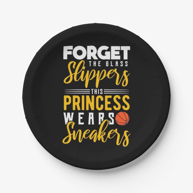 Basketball Princess trägt Sneakers Pappteller (Vorderseite)