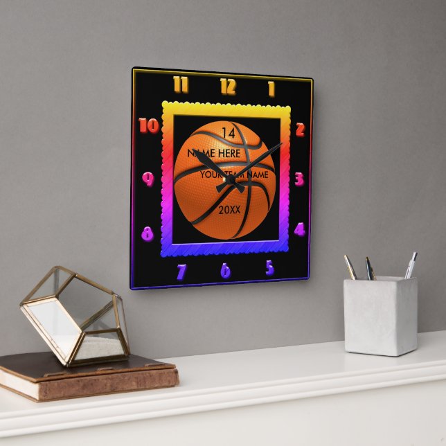 Basketball Rainbow Farbuhr mit Spielername Quadratische Wanduhr (Büro)