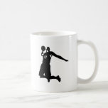 Basketball-Silhouette Tasse<br><div class="desc">Schwarz-Weiß-Slam Dunk Basketball-Spielerarena</div>