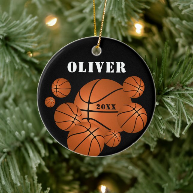 Basketball Sportkinder Weihnachten halten Keramik Ornament (Baum)