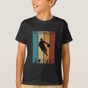 Basketballspieler, der im Vintagen Retro-Stil trei T-Shirt