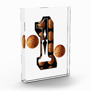 Basketballspieler Nummer eins mit Basketball, Fotoblock