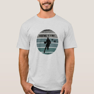 Basketballspieler Vintager Retrostil bei Sonnenunt T-Shirt