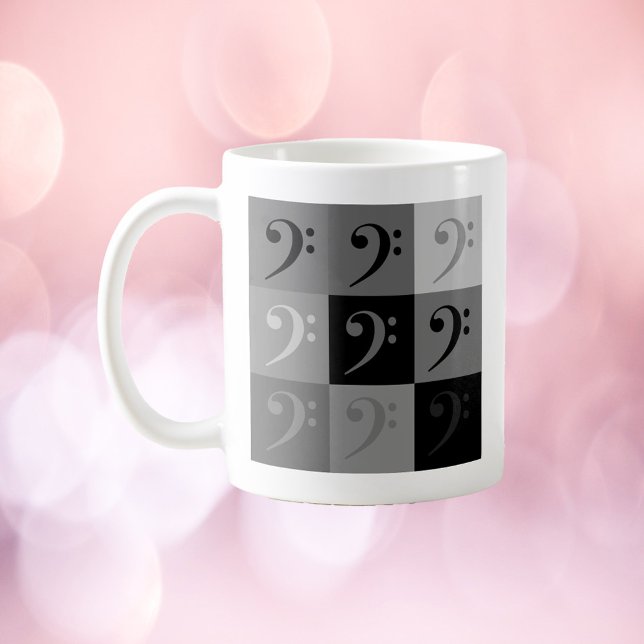 Bass Clef Music Symbol Muster Schwarz Grau Kaffeetasse (A mug with a bass clef pattern done in grays and blacks)