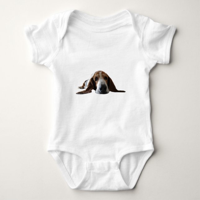Basset Hound, das sich hinlegt Baby Strampler (Vorderseite)