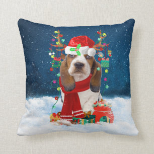 Basset Hound dog with Christmas ohrts Kissen