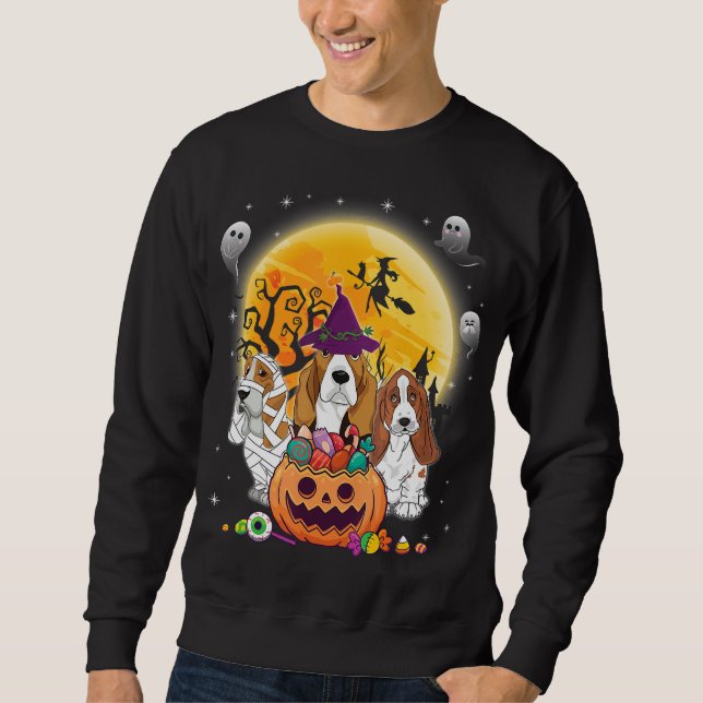 Basset Hound DogWitch Moon Ghosts Happy Halloween Sweatshirt (Vorderseite)