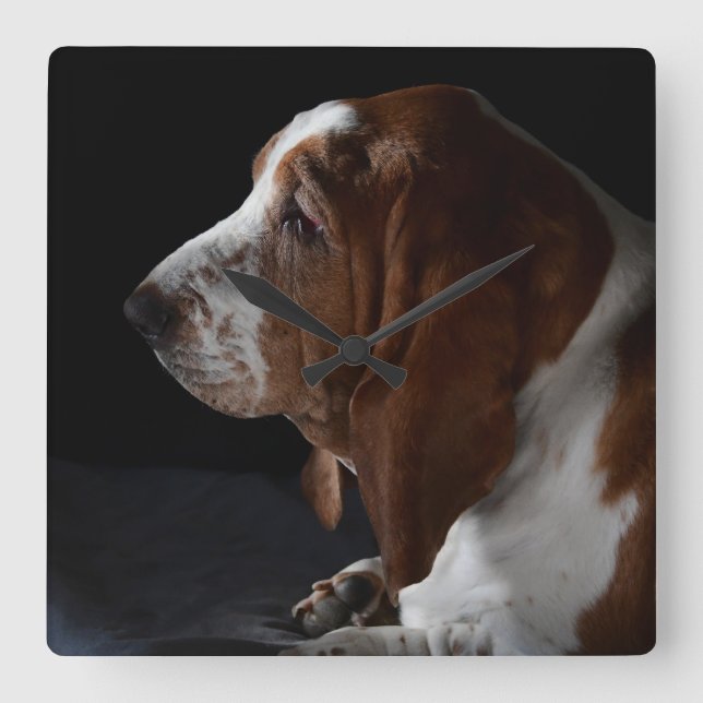Basset Hound Gewartet, damit Sie auf Zuhause komme Quadratische Wanduhr (Vorderseite)