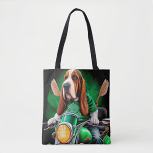 Basset Hound Hund fährt Fahrrad St. Patrick's Day
