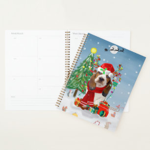 Basset Hound Hund im Schnee mit Weihnachtsgeschenk Planer