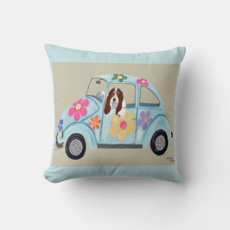 Basset Hound im Hippie-Auto Kissen