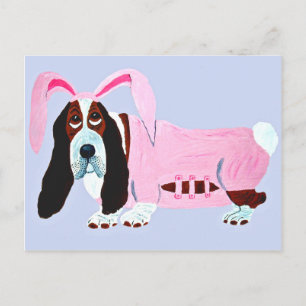 Basset Hound im rosa Hasenkostüm Postkarte