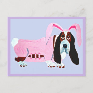 Basset Hound im rosa Hasenkostüm Postkarte