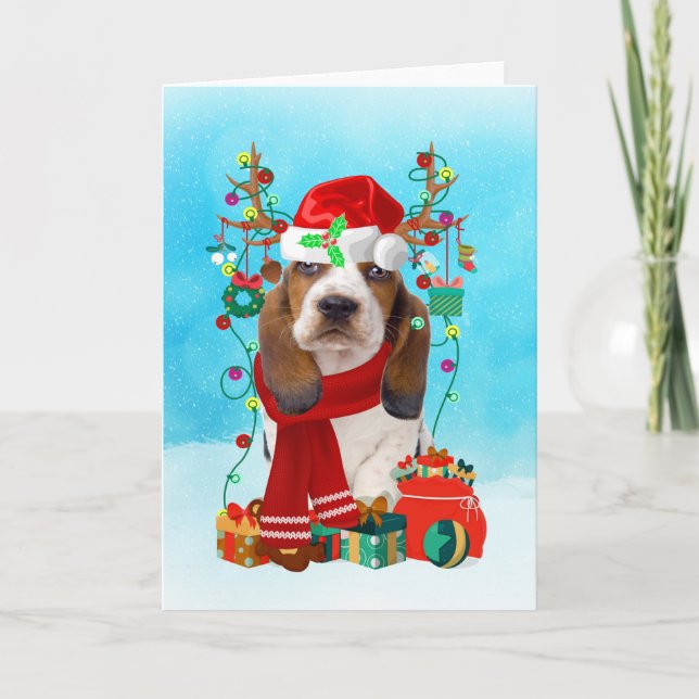 Basset Hound im Schnee mit Weihnachtsgeschenken Karte (Vorderseite)