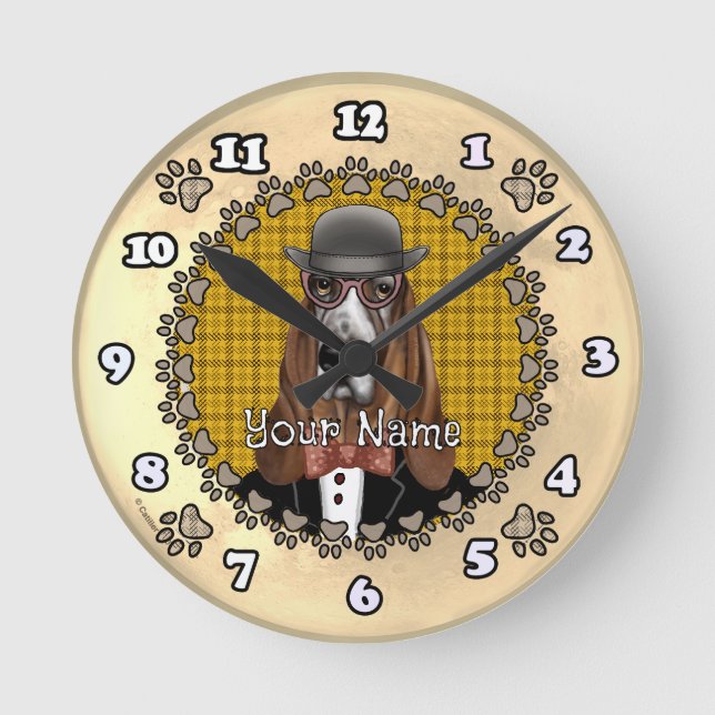 Basset Hound mit Brille Runde Wanduhr (Vorderseite)