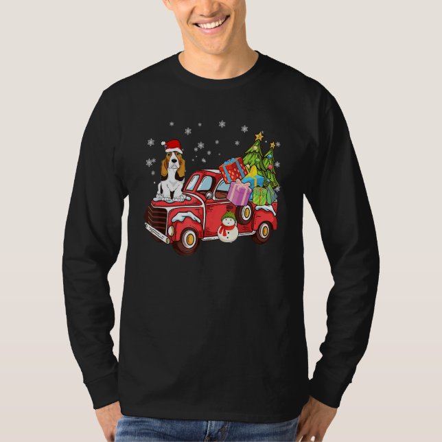 Basset Hound Riding Red Truck Merry Christmas Dog T-Shirt (Vorderseite)