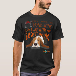 Basset Hound trinken Wein und spielen mit meinem T-Shirt