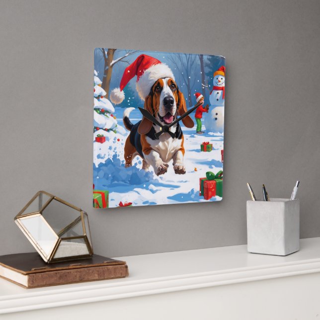 Basset Hound Weihnachtsfest Schneeszene Quadratische Wanduhr (Büro)