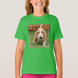 Basset Hound-Welpe beim Gehen T-Shirt