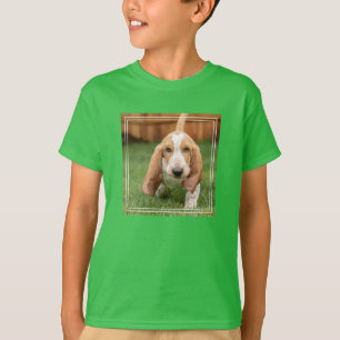 Basset Hound-Welpe beim Gehen T-Shirt