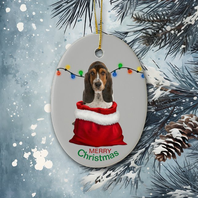Basset Hound Welpe in Geschenktasche Weihnachten Keramik Ornament (Von Creator hochgeladen)