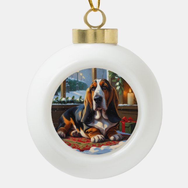 Basset Hound With Christmas Lights Holiday  Keramik Kugel-Ornament (Vorderseite)