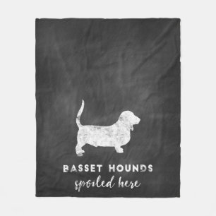 Basset Hounds verwöhnt hier Vintage-Schultafel Fleecedecke