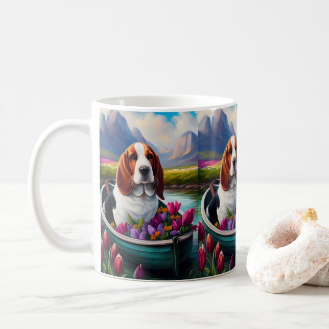 Basset Hund auf einem Paddle: Ein Landschaftliches Kaffeetasse (Mit Donut)