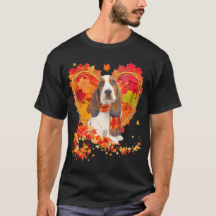 Basset-Hund mit Herzstück aus Herbstblättern T-Shirt