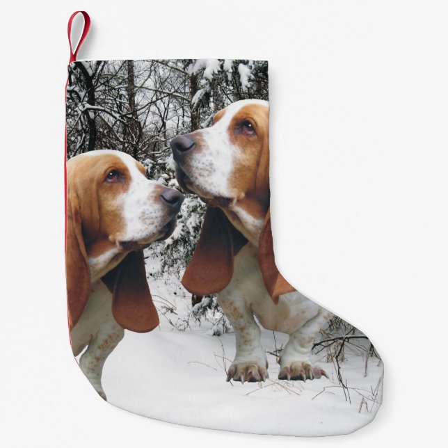 Basset im Snowy-Holz Kleiner Weihnachtsstrumpf (Vorderseite)