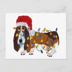 Basset in Weihnachtslichter verheddert Feiertagspostkarte