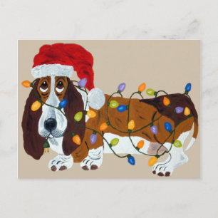 Basset in Weihnachtslichtern verheddert Feiertagspostkarte
