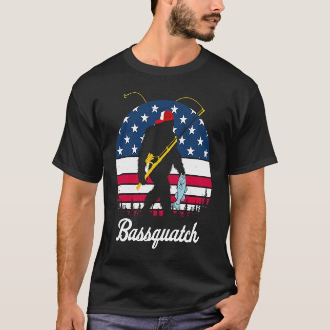 Bassquatch Bass Fishing American Flag Fishing T-Shirt (Vorderseite)