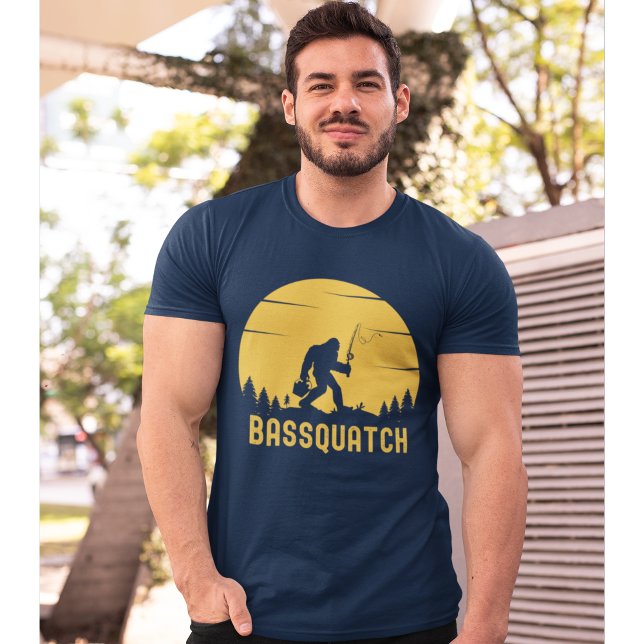 Bassquatch Funny Big foot T-Shirt (Von Creator hochgeladen)