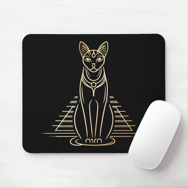 Bastet, ägyptische Katzengöttin vor einer Pyramide Mousepad (Mit Mouse)