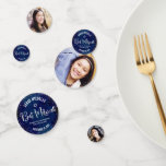 Bat Mitzvah 3 Foto Navy Silver Glitzer Script Konfetti<br><div class="desc">Fügen Sie Ihrem Lieblings-Bat Mitzvah-Feier-Party einen besonderen Stil mit diesem anpassbaren Foto-Tisch Konfetti! Funkelnd silberne Imitat-Drehbuch, Star of David, winzige Konfetti-Glitzer-Punkte und fett-weiße Sans Serif-Typografie vor einem ausgeklügelten, dramatischen marineblauen Aquarell auf der einen Seite mischen sich mit den Fotos von Bat Mitzvah auf der anderen Seite. Personalisieren Sie den benutzerdefinierten...</div>