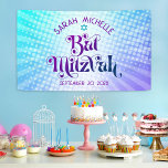 Bat Mitzvah Bold Boho Retro Blue Lila Gradient Banner<br><div class="desc">Seien Sie stolz, freuen Sie sich und präsentieren Sie diesen Meilenstein Ihres Lieblings-Bat Mitzvah! Hang auf dieses Boho, Retro, personalisierte Banner, um ihren besonderen Tag hinzuzufügen. Die trendige, fett lila und marineblaue Typografie mit moderner Sans-Serif-Typografie überlagert den Hintergrund von türkisfarbenen Pop und lila Ober-Farbradien mit weißen Punkten. Personalisieren Sie den...</div>