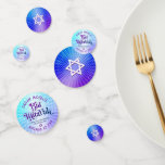 Bat Mitzvah Bold Boho Retro Blue Lila Gradient Konfetti<br><div class="desc">Fügen Sie Ihrem Lieblings-Bat Mitzvah-Party einen besonderen Stil mit diesem anpassbaren Tisch Konfetti hinzu! Die trendige, fett lila und marineblaue Typografie mit moderner Sans-Serif-Typografie überlagert einen Hintergrund aus Pop, türkisfarben und lila Ober-Farbradien mit weißen Punkten auf einer Seite. Ein weißer David-Stern überlagert einen dunkelblauen und lila Pop-Hintergrund auf der anderen...</div>