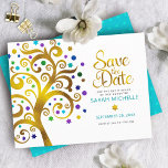 Bat Mitzvah Gold Türkis und Lila Baum des Lebens Save The Date<br><div class="desc">Achten Sie darauf, dass alle Ihre Freunde und Verwandten den Meilenstein Ihrer Tochter Bat Mitzvah feiern können! Versenden Sie diese atemberaubende, grafische Imitate Goldfolienbaum mit funkelnd türkisfarbenen, aquamarinen, lila und blauen Star of David und Punkt "Blätter" auf einem weißen Hintergrund, personalisierte "Save the Date" Ankündigungskarte. Ein winziger, helltürkisblauer Stern von...</div>