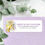 Bat Mitzvah Lila Goldene Tree o Life Rücksendeadre<br><div class="desc">Seien Sie stolz, freuen Sie sich und präsentieren Sie diesen Meilenstein Ihres Lieblings-Bat Mitzvah mit diesem lustigen, raffinierten, personalisierten Rücksendelabel! Ein atemberaubender, grafischer Imitat Goldfolienbaum mit funkelnd türkisfarbenem, aquamarinem, lila und blauen Star of David und dot "Blätter" überlagert einen weißen Hintergrund. Personalisieren Sie den benutzerdefinierten Text mit Ihrem Namen und...</div>