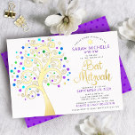 Bat Mitzvah Lila Tree of Life Script Real Gold Folieneinladung<br><div class="desc">Seien Sie stolz, freuen Sie sich und präsentieren Sie diesen Meilenstein Ihres Lieblings-Bat Mitzvah! Diese grafische reale Goldfolienbaum mit funkelnd türkisfarbenen, aquamarinen, lila und blauen "Star of David"- und dot "Blätter" auf weißem Hintergrund ist die perfekte Einladung für diesen besondere Anlass. Ein winziger, lila Stern von David-Muster, der heller lila...</div>