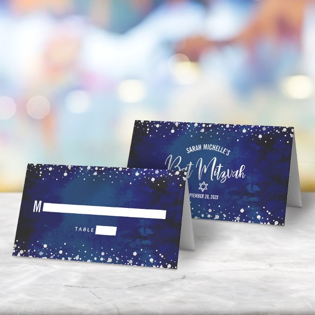 Bat Mitzvah Navy Watercolor Silver Glitzer Script Platzkarte (Von Creator hochgeladen)
