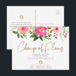 Bat Mitzvah Pink Floral Watercolor Gold Script Einladungspostkarte<br><div class="desc">Achten Sie darauf, dass alle Ihre Freunde und Verwandten den Meilenstein Ihrer Tochter Bat Mitzvah feiern können, unabhängig von den aktuellen unvorhergesehenen globalen Umständen. Schicken Sie diese schicke, personalisierte Ankündigung von "Plan ändern" Postkarte. Eine atemberaubende, rosa und pfirsichfarbene Aquarellfarbe mit Imitaten Goldfolienskripttypografie und moderner staubiger Rose und grauem Sans Serif...</div>